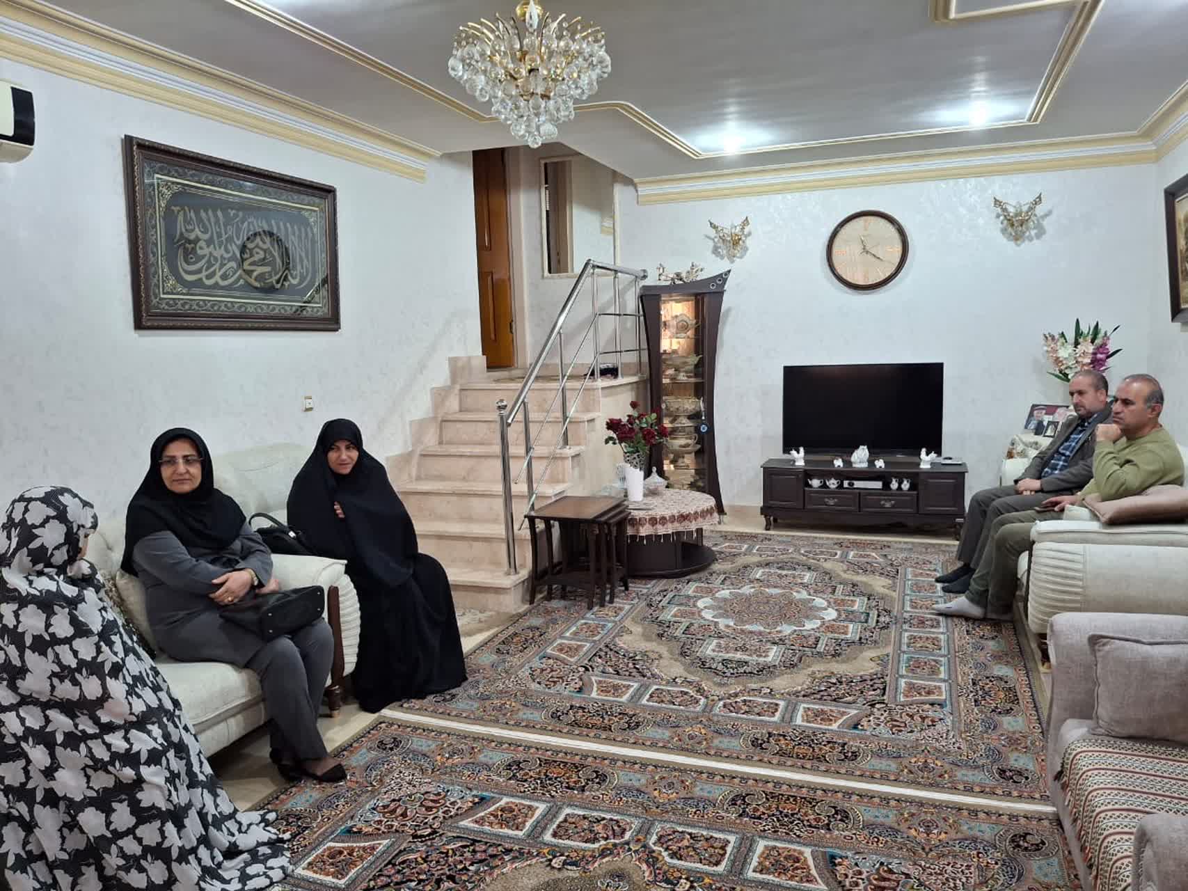 دیدار شهردار و اعضای شورای اسلامی شهر با همسر شهید صدیقیان