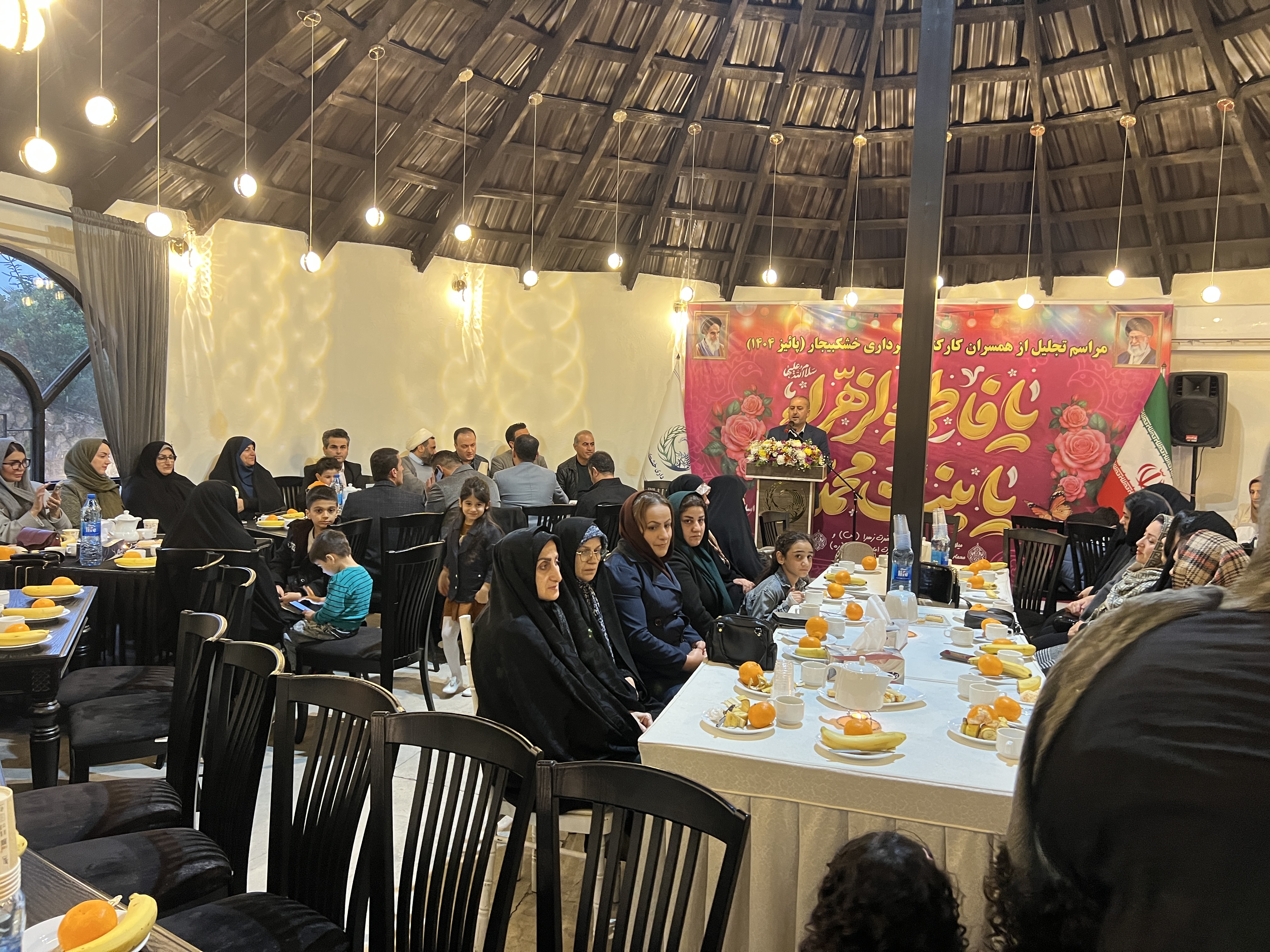 مراسم تجلیل از بانوان همکار و همسران کارکنان شهرداری خشکبیجار برگزار شد