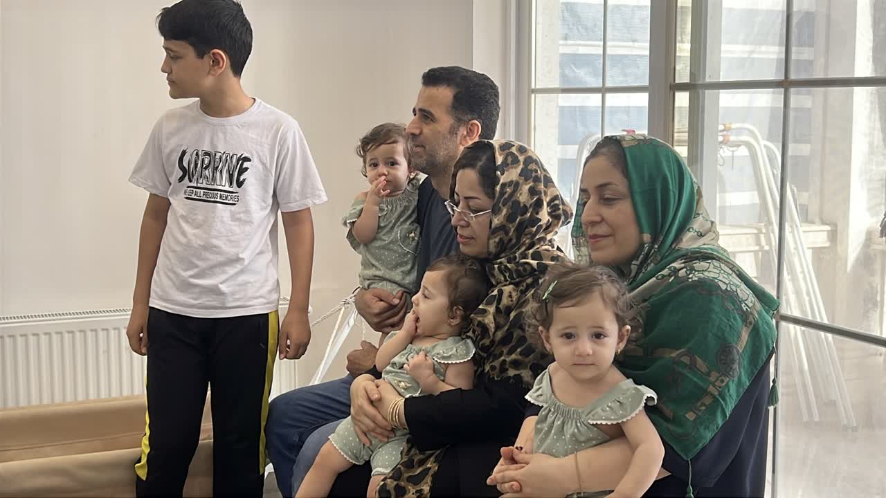 تجلیل از مادر سه‌قلوهای دختر به مناسبت ولادت حضرت فاطمه زهرا (س)