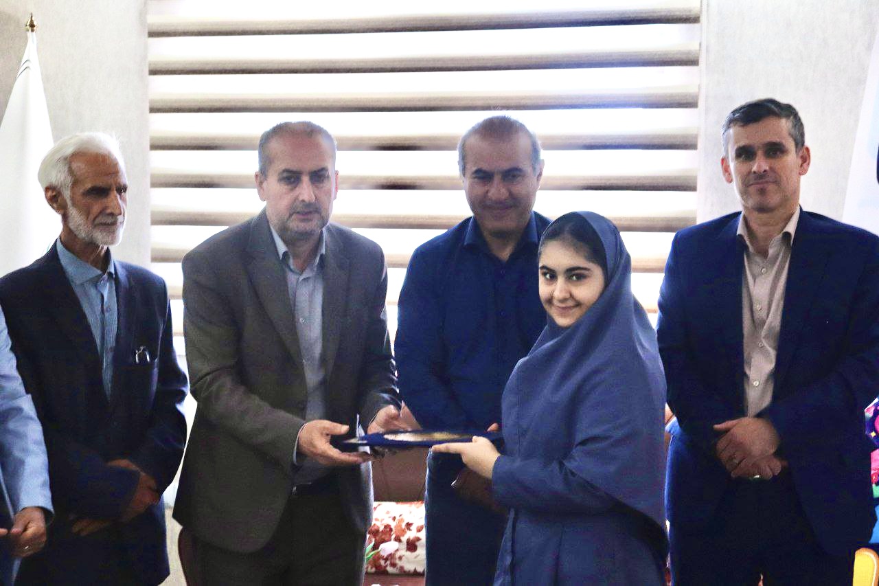  تجلیل از دختران موفق خشکبیجاری در عرصه‌های مختلف