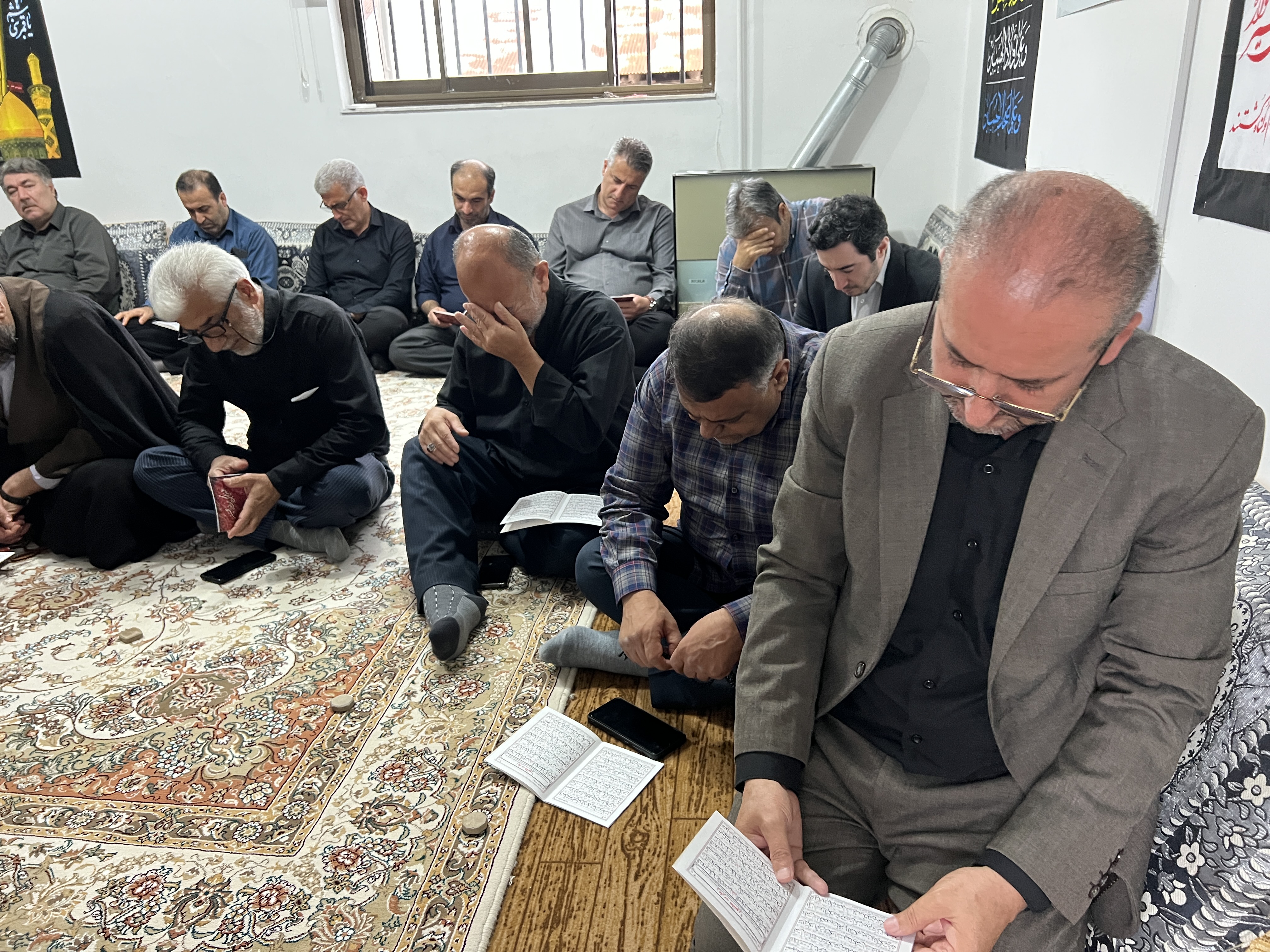 مراسم زیارت عاشورا به مناسبت ایام محرم در شهرداری خشکبیجار برگزار شد