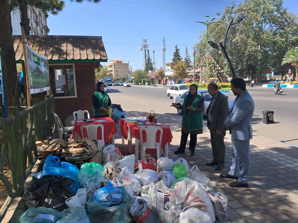 حیات دوباره به درختان به دستان دانش آموزان و شهروندان خشکبیجاری